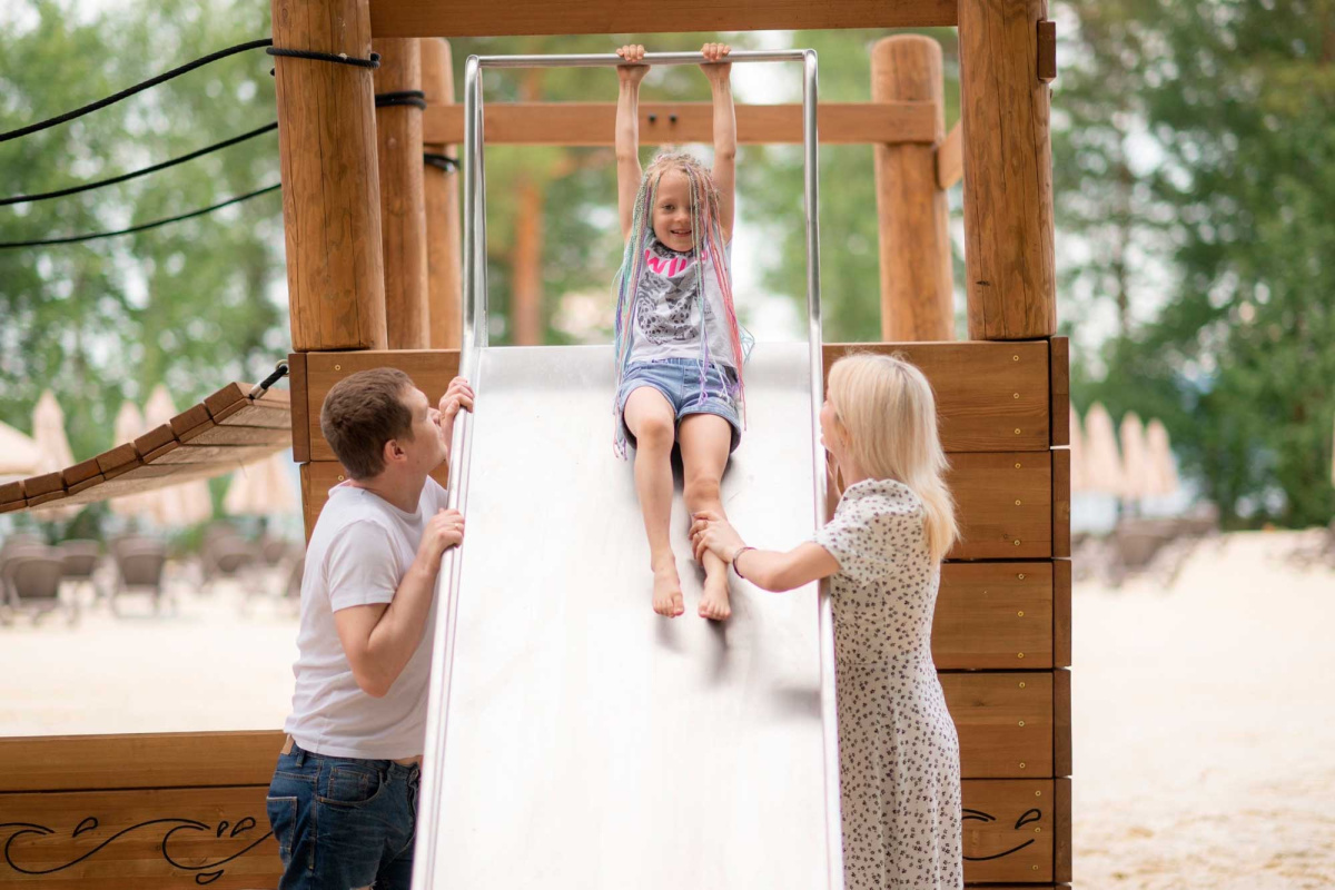Детские и спортивные площадки на термальном курорте Баден-Баден Тургояк Резорт