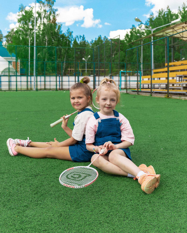 Теннисный корт и футбольное поле на термальном курорте Баден-Баден Еткуль